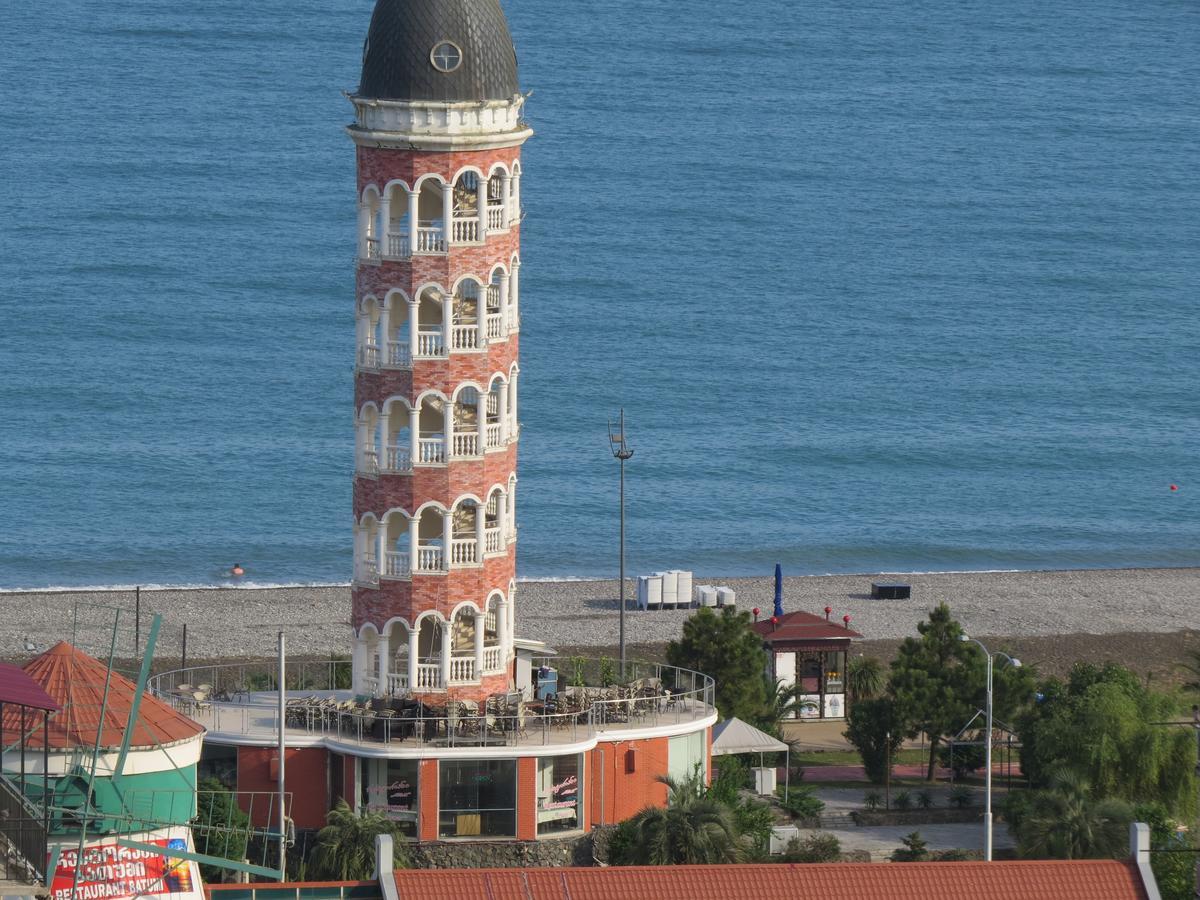 Real Palace 18 Pirosmani Apartamento Batumi Exterior foto